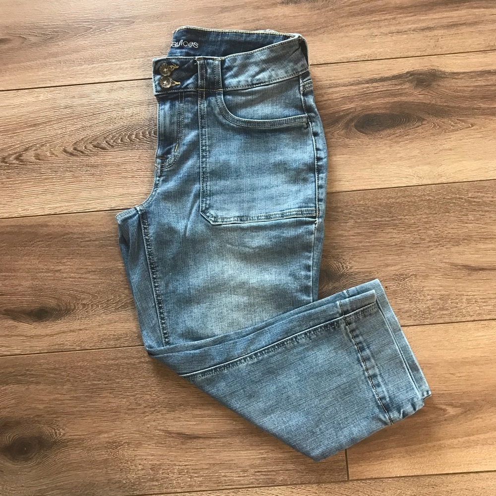 Light blue denim capris